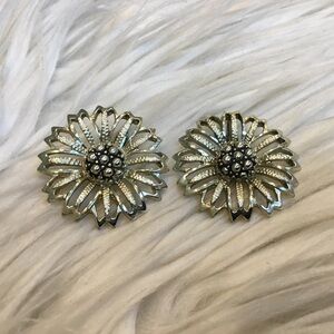 Vintage Sarah Coventry Gold Tone Daisy Flower Clip On Earrings, Filigree Design